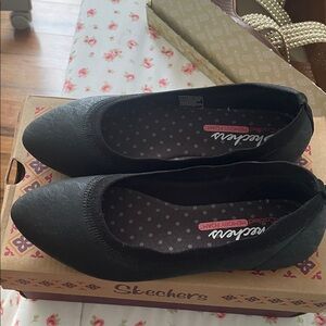 Skechers Women's Black Lacy Scalloped Detail Flats size 6